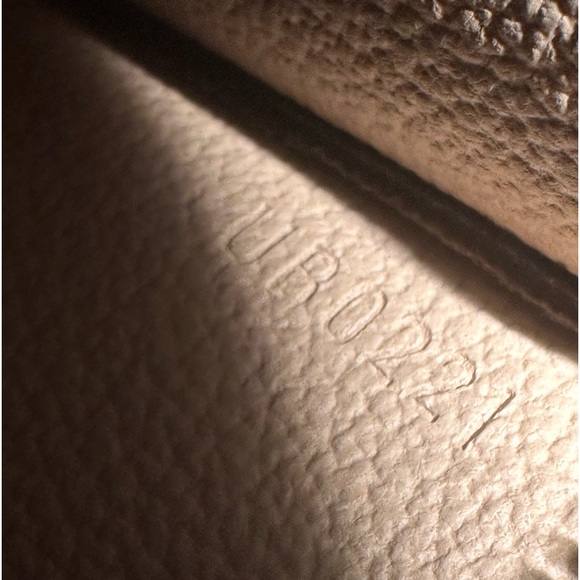 Authentic Louis Vuitton Toiletry 15 (Discontinued). - Picture 8 of 9